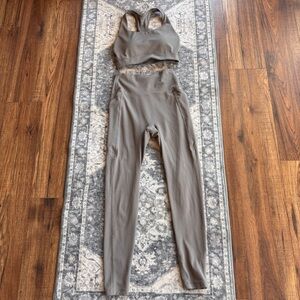 Uniqlo Airism Leggings and Sports Bra XS